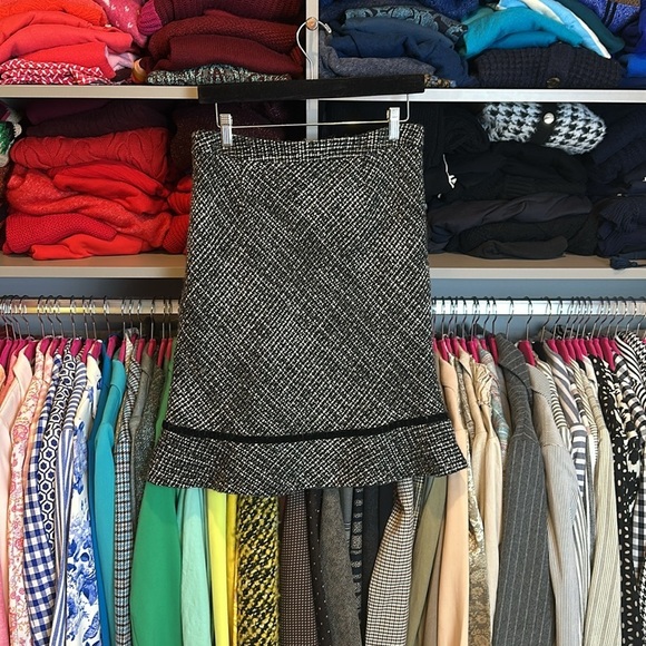 GAP black/gray/white pattern with velvet trim skirt size 8 - Picture 3 of 3